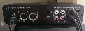 UMC204 audio interface back