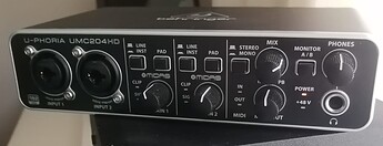 UMC204 audio interface front